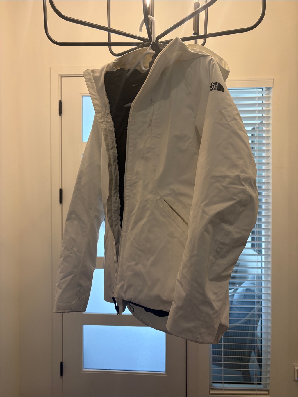 The North Face Women’s Size Medium White Hooded Winter/Ski Jacket